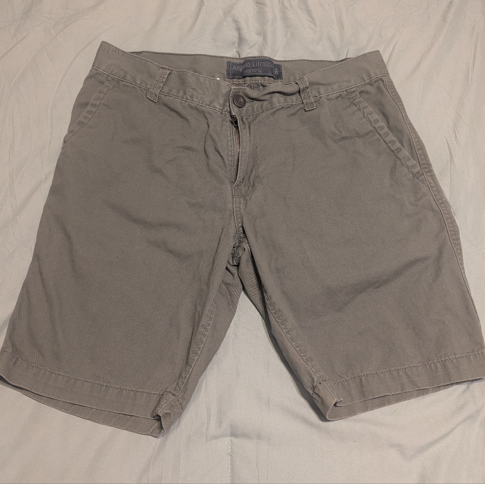 Men's khaki shorts